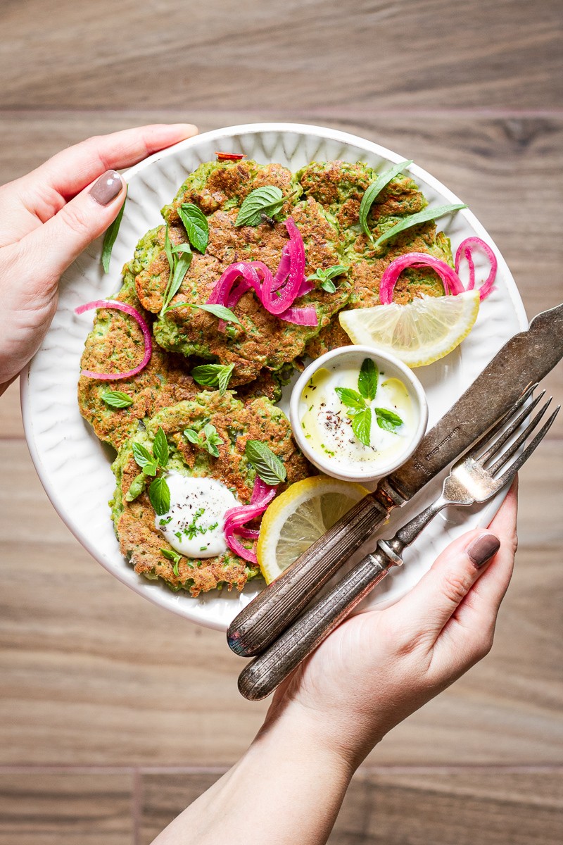 Pancake salati di zucchine e piselli - zucchini fritters