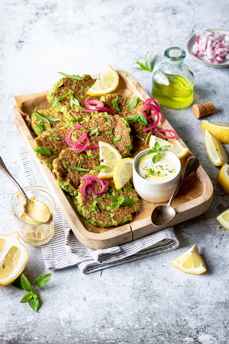 Pancake salati di zucchine e piselli - zucchini fritters