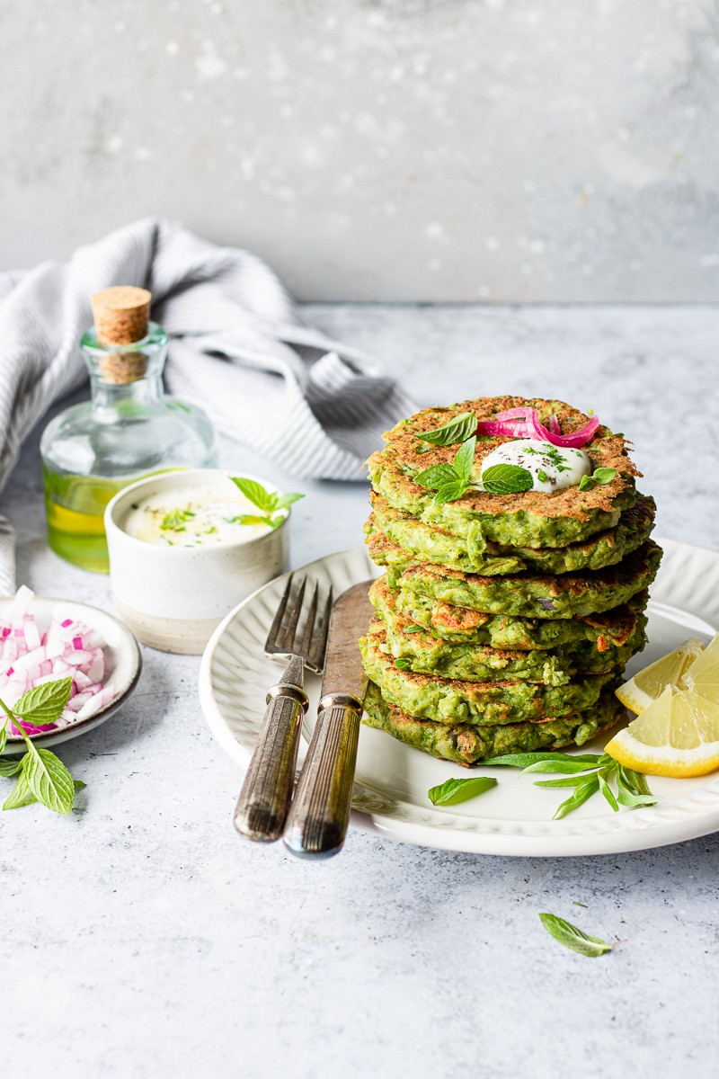 Pancake salati di zucchine e piselli - zucchini fritters