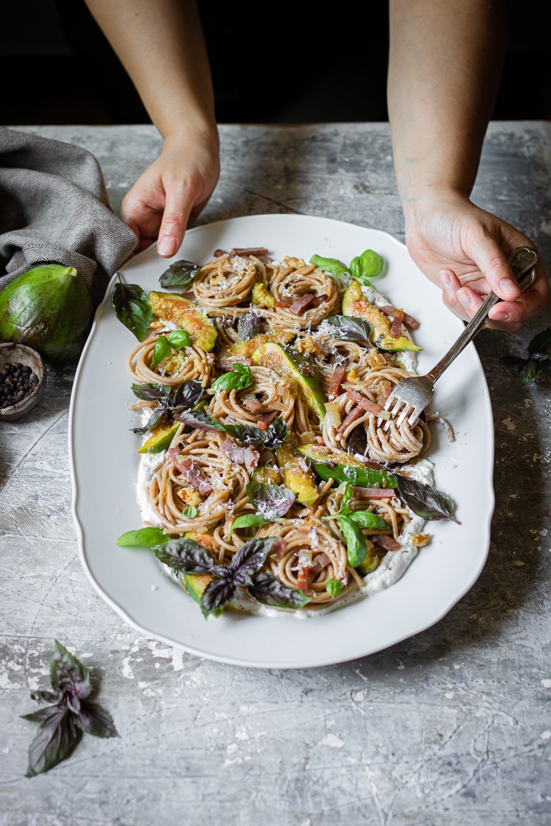 Spaghetti integrali ai fichi e prosciutto crudo