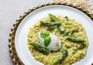 Orzotto agli asparagi mantecato al formaggio di capra
