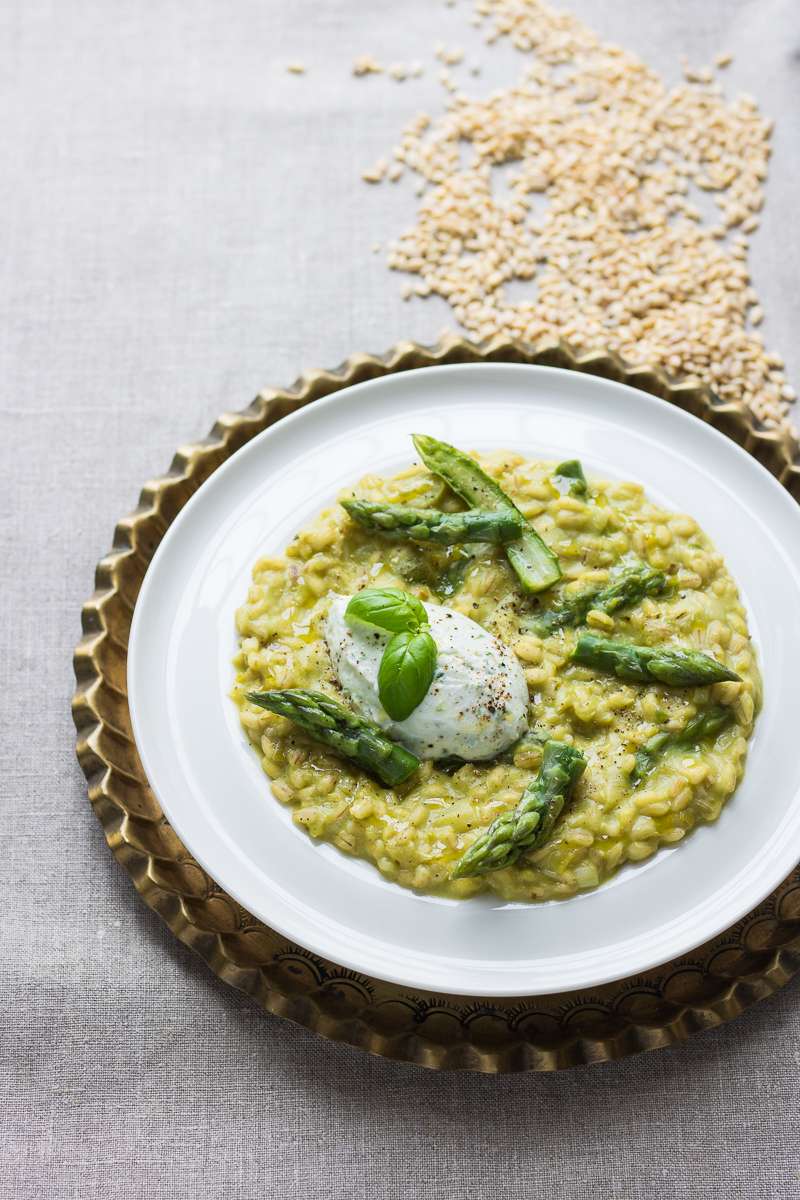 Orzotto agli asparagi mantecato al formaggio di capra