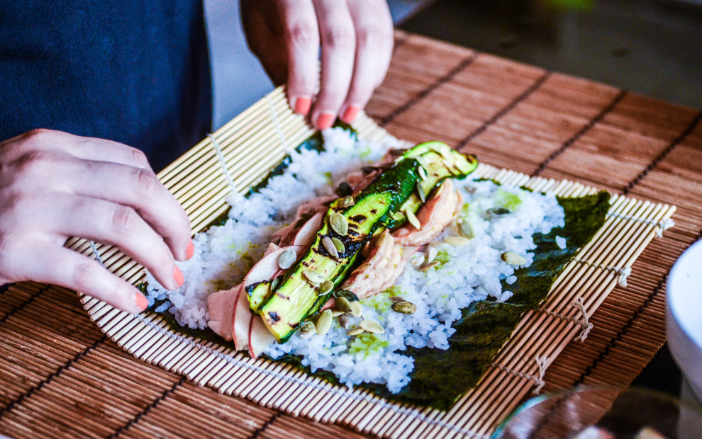 Sushirrito di salmone al miso