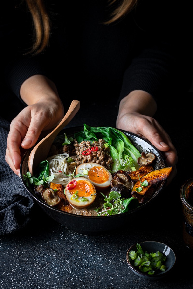 tantanmen ramen con uova marinate alla soia