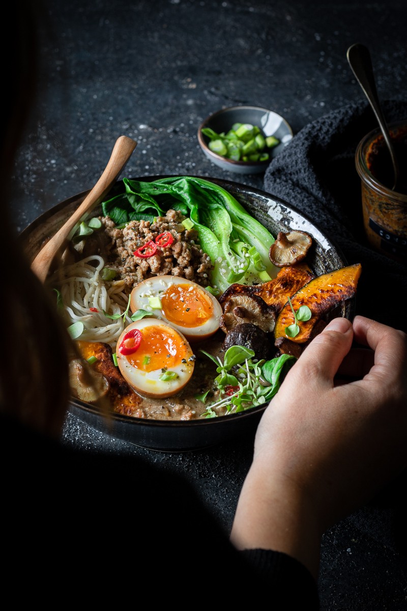 tantanmen ramen con uova marinate alla soia