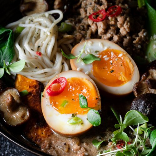 tantanmen ramen con uova marinate alla soia