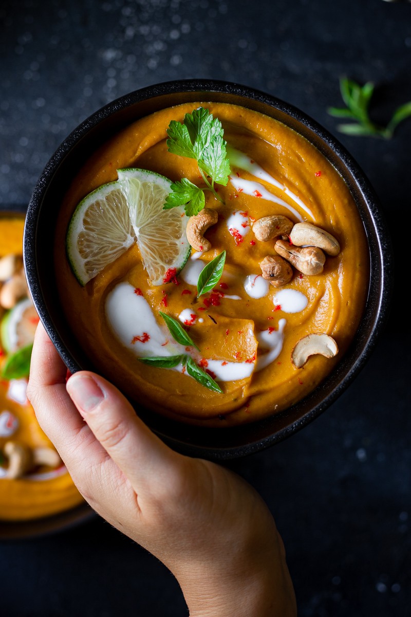 Zuppa di zucca al curry e latte di cocco di ispirazione thai
