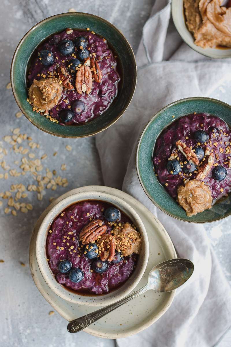 Porridge alle carote viola e mirtilli
