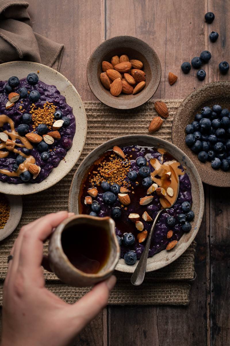 porridge vegano ai mirtilli e carote viola