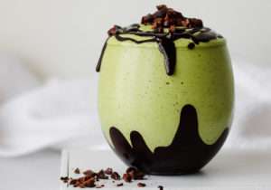 Frappè al tè matcha e cioccolato senza frutta e zucchero, iperproteico, senza glutine