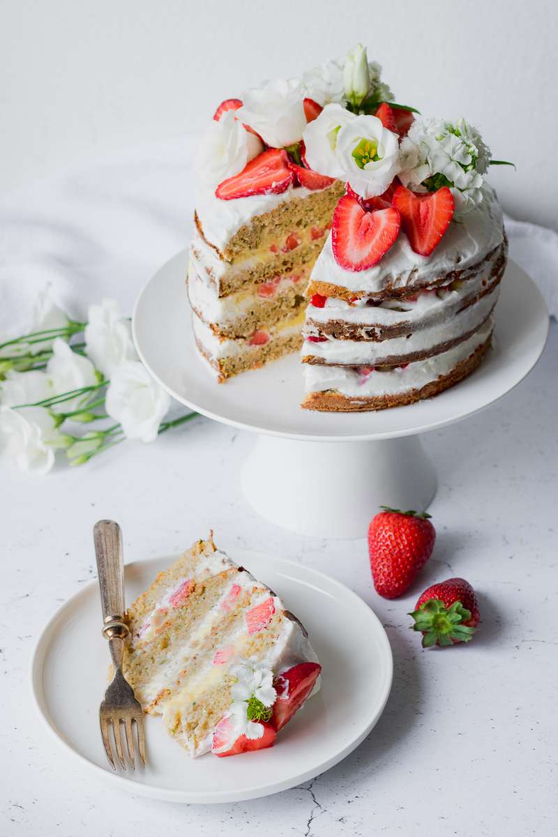 100° post per Mangio Quindi Sono: Healthy Naked cake alle fragole e limone, senza zucchero, olio, burro e panna!