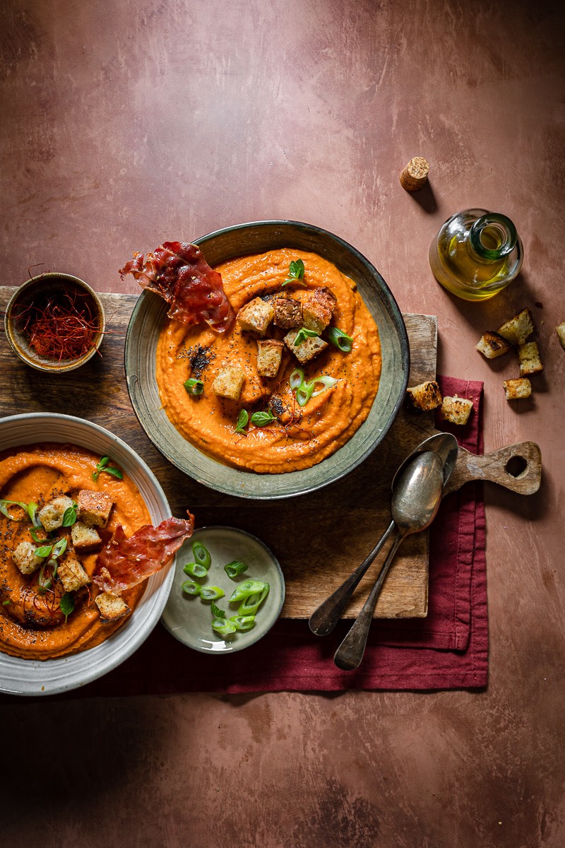 zuppa di verdure estive arrosto con crostini