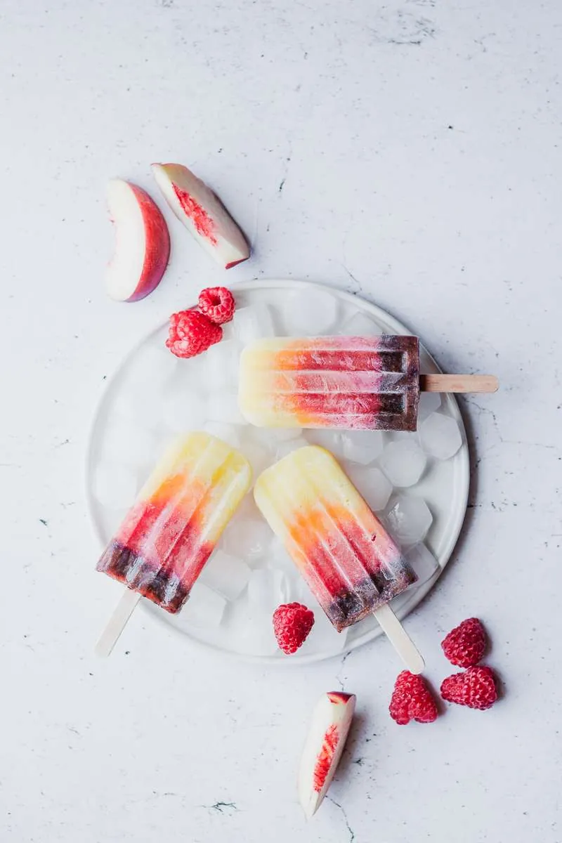 Ghiaccioli di frutta facili e veloce, senza zucchero, senza glutine, vegani, perfetti per i bambini