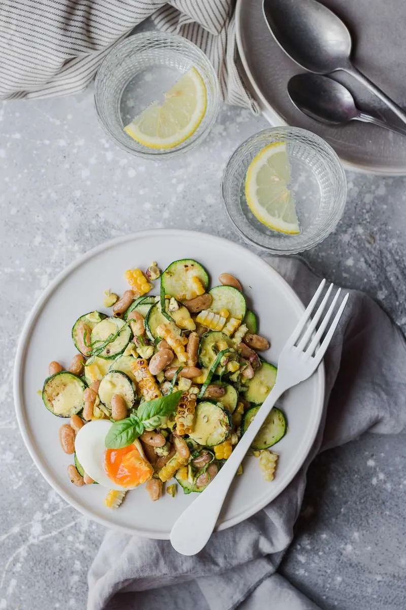 Insalata di zucchine e mais con cannellini & zafferano