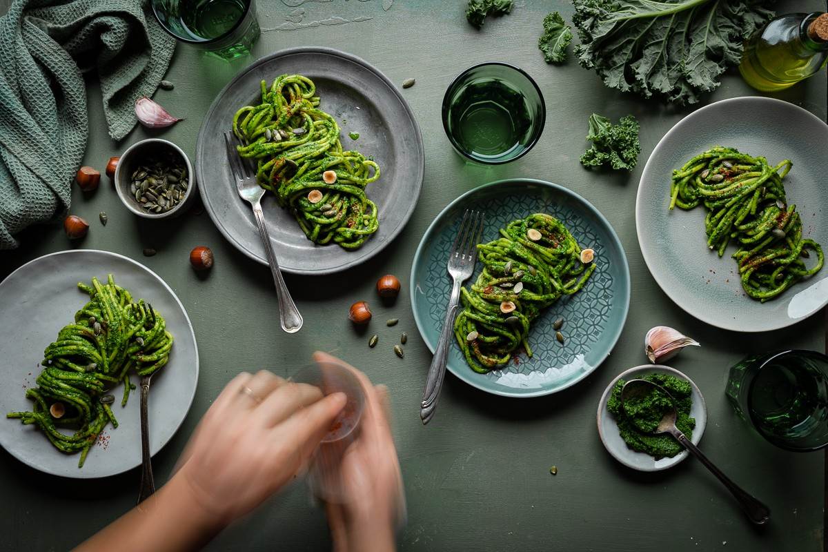 spaghetti al pesto di cavolo nero e cavolo riccio