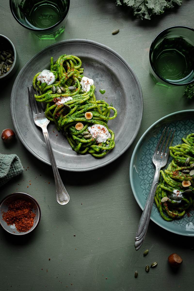 spaghetti al pesto di cavolo nero e cavolo riccio