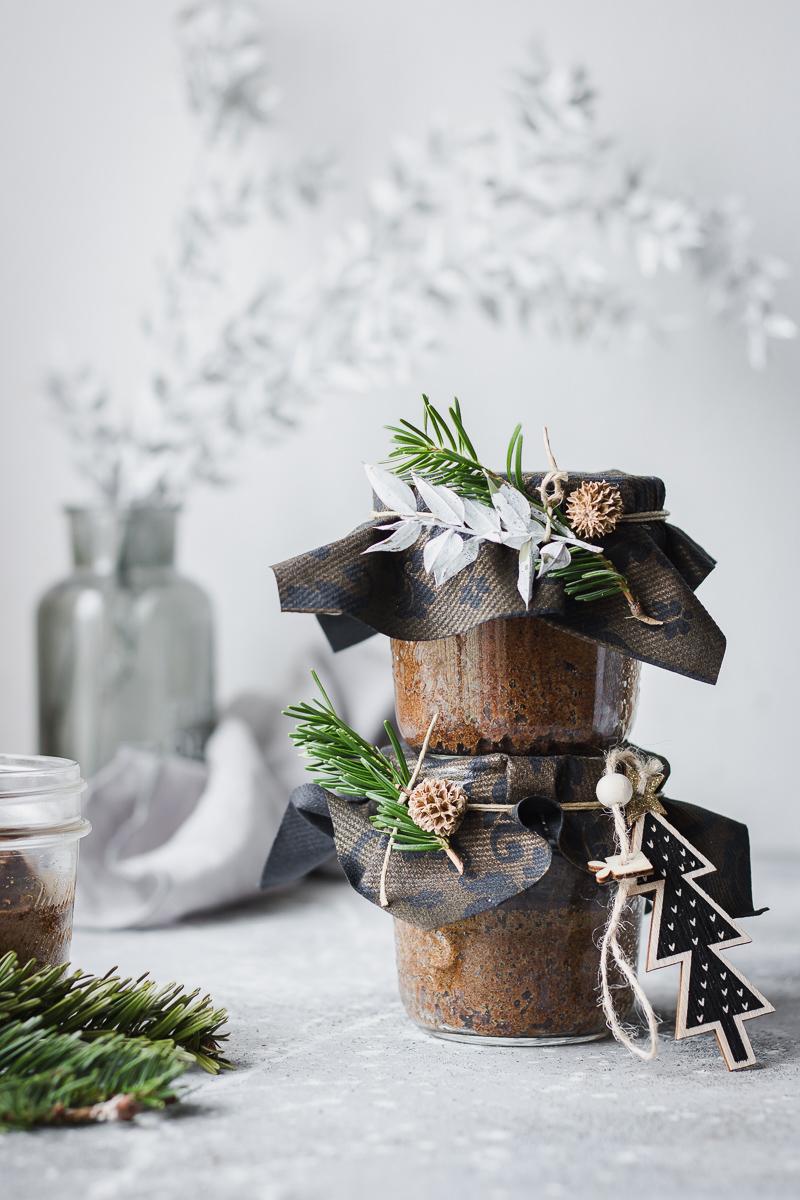 Idee regalo homemade Natale 2018: torta gingerbread senza latticini in barattolo