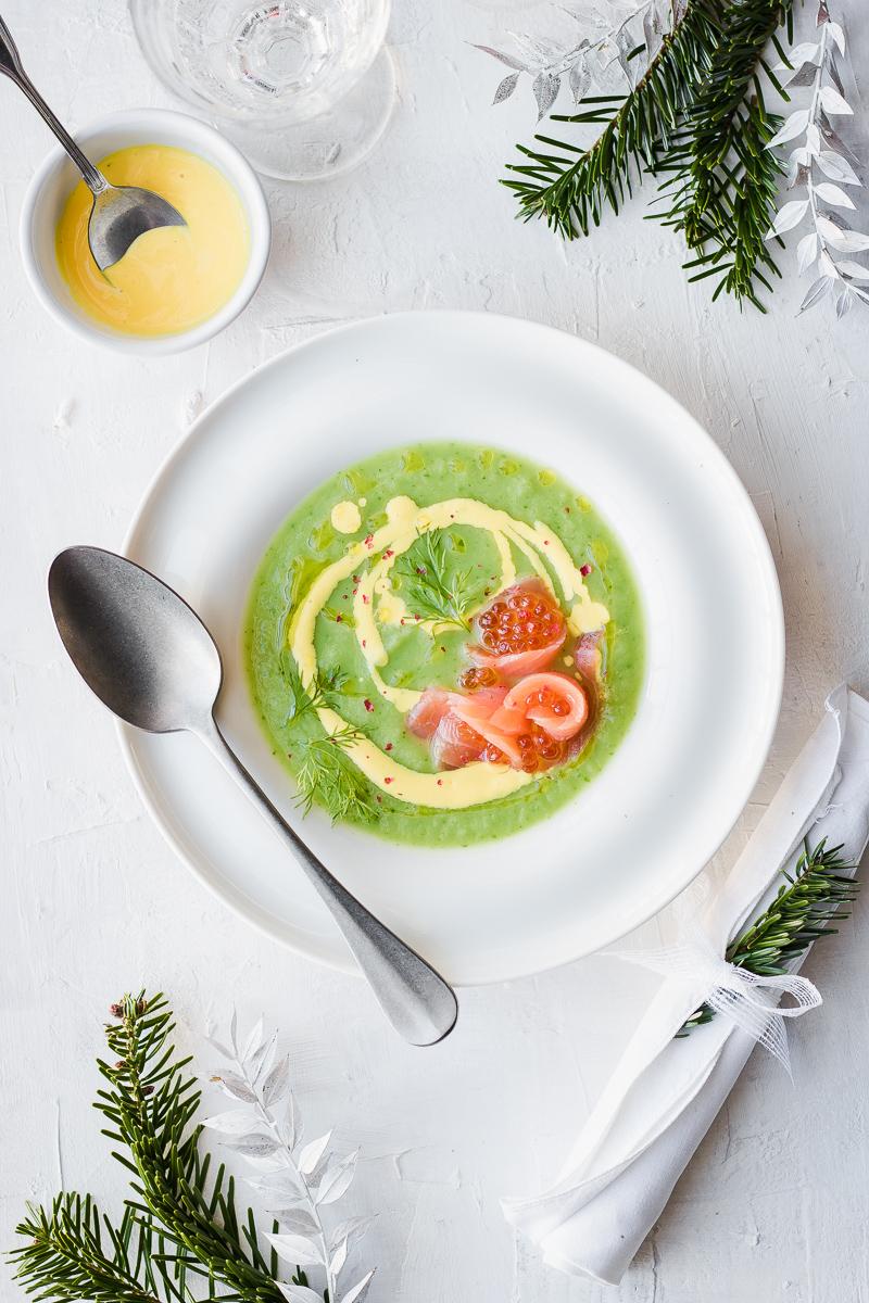 Un perfetto antipasto di Natale o pasto leggero low carb e gluten free: crema di verdure invernali con salmone e le sue uova