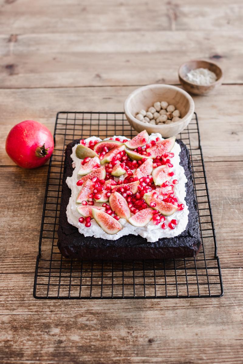 torta al cioccolato senza glutine e senza latticini autunnale 