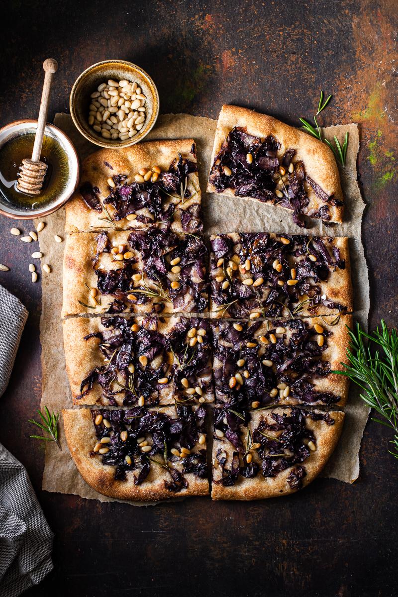 Come cucinare le verdure invernali - focaccia al radicchio