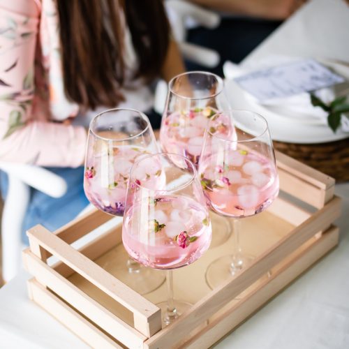 gin tonic rosa - menù mediorientale festa della donna