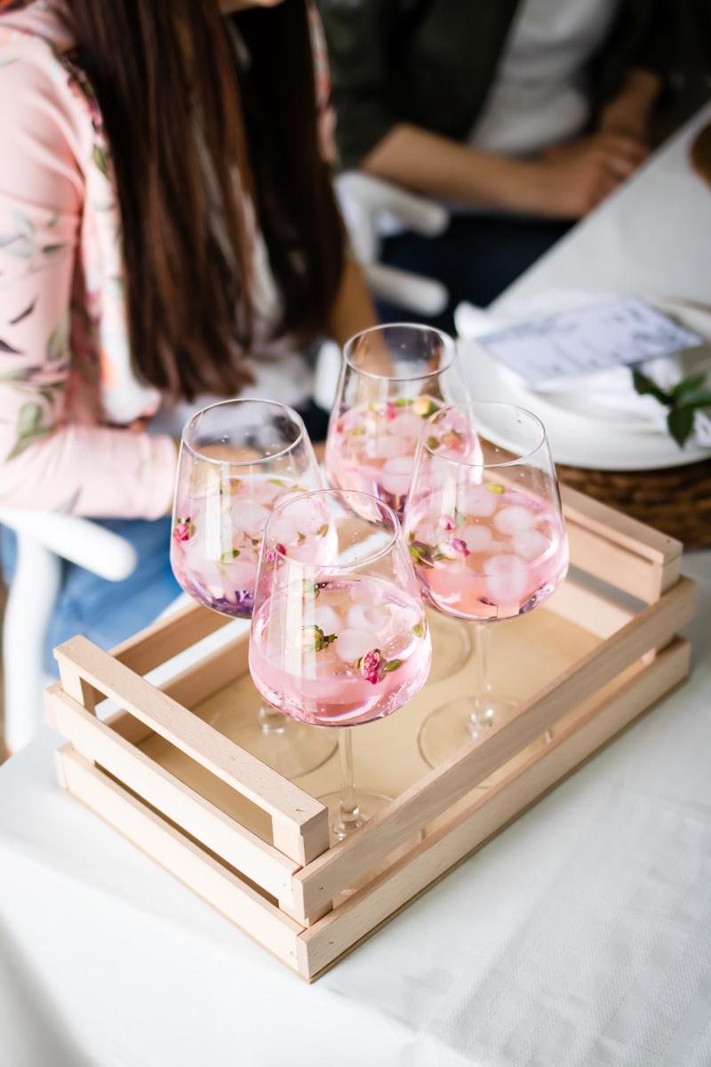 gin tonic rosa - menù mediorientale festa della donna