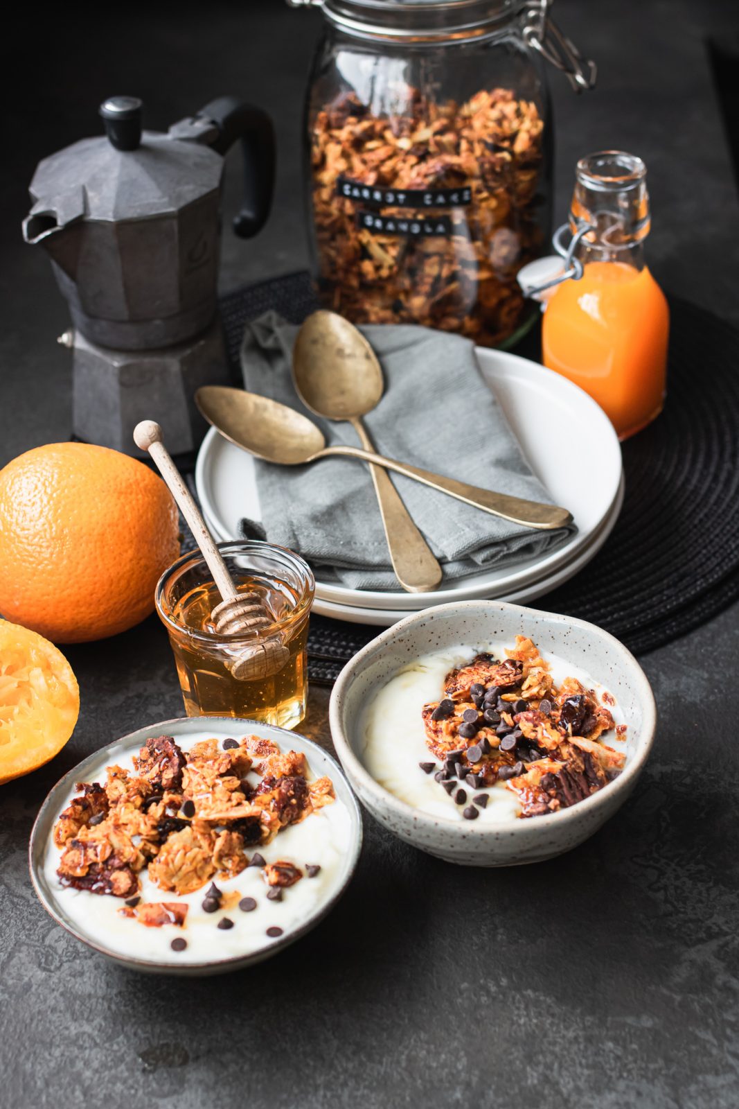 granola senza burro fatta in casa al gusto torta di carota con pochi zuccheri per una prima colazione sana