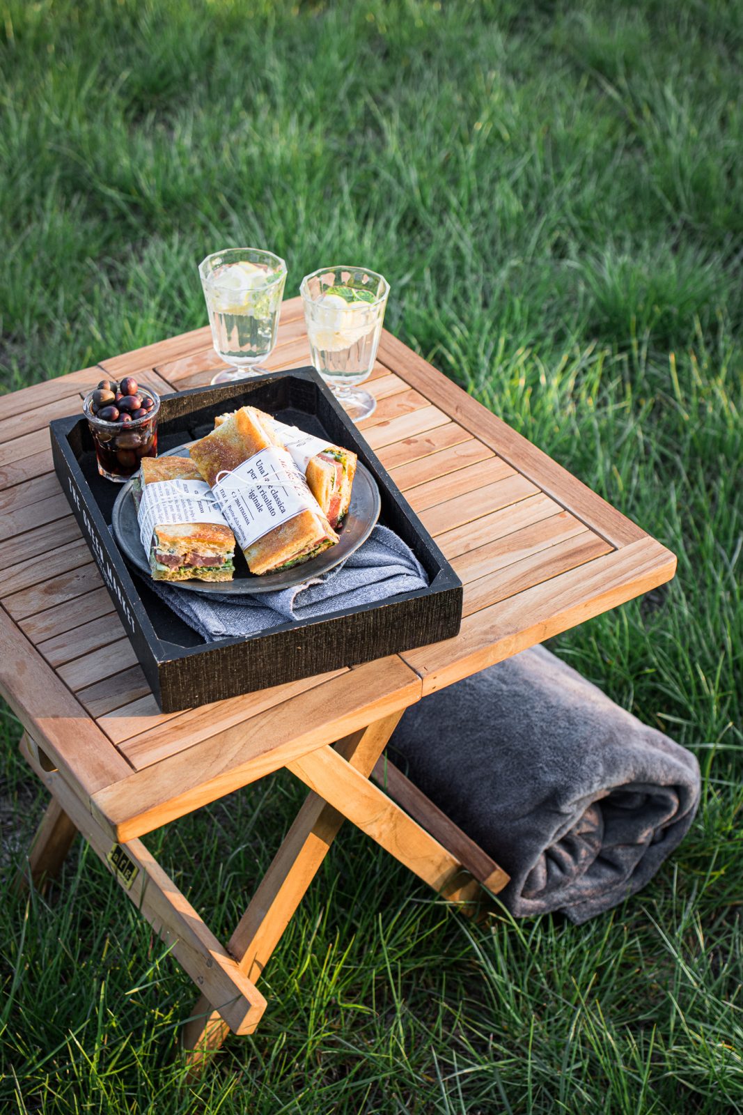 picnic di pasquetta con panini di focaccia farcita