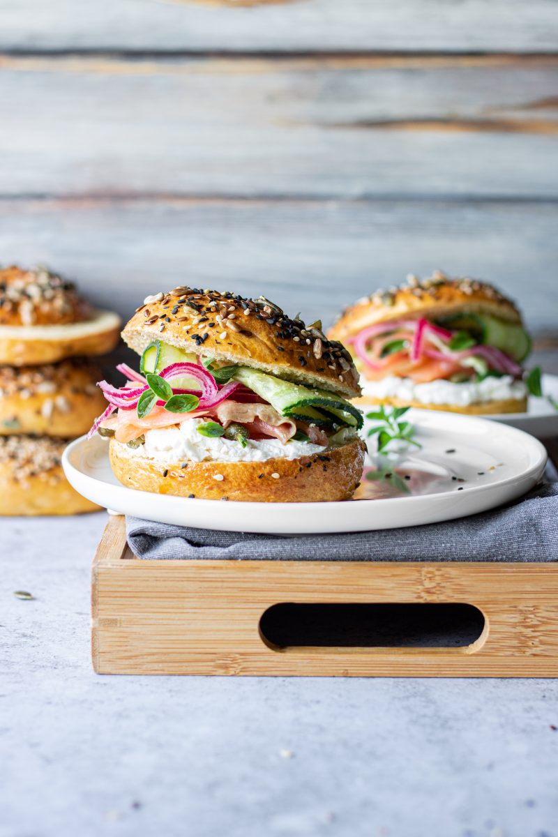 bagel al salmone e cream cheese