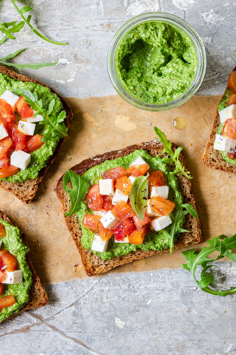 come cucinare le insalate - pesto di rucola