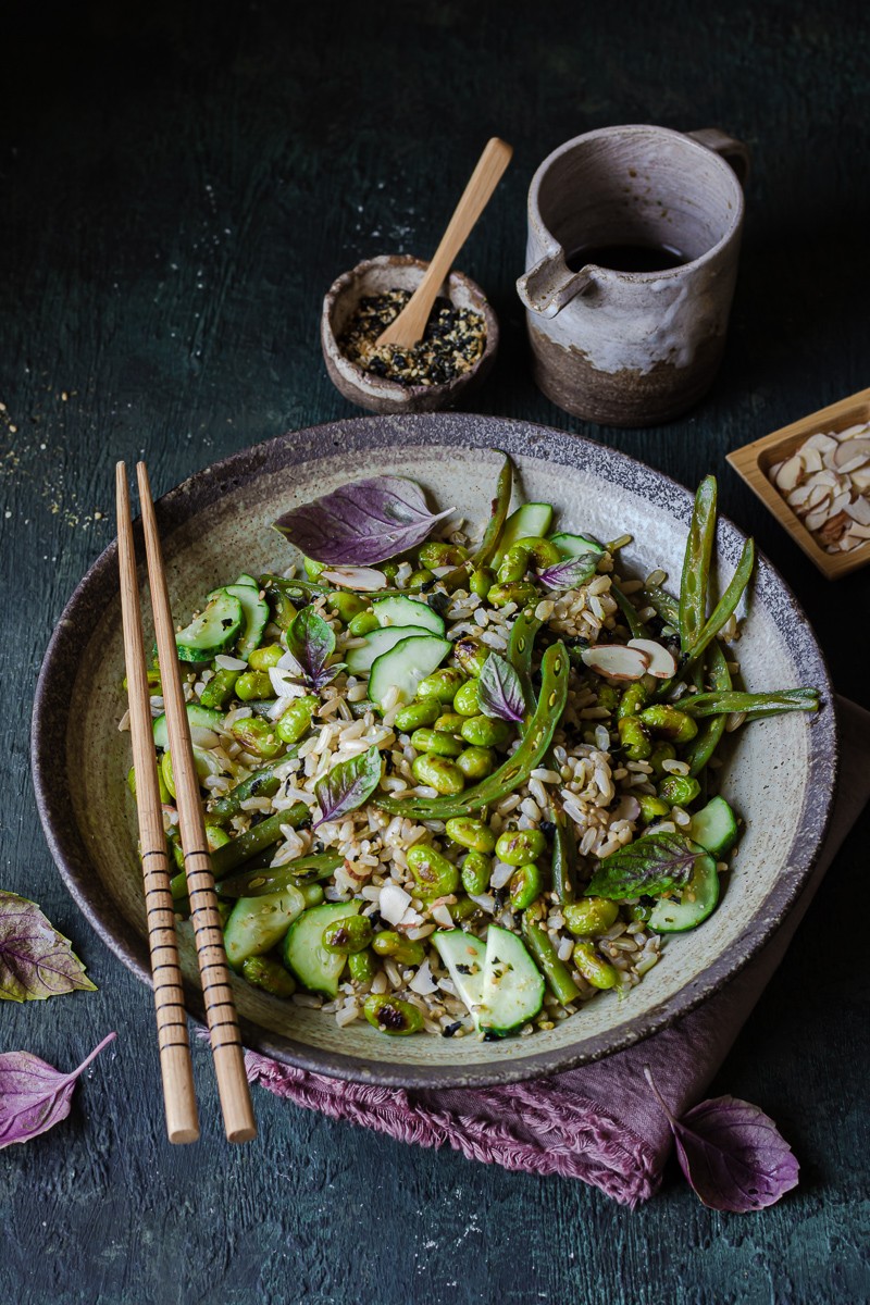 insalata di riso integrale con verdure alla giapponese