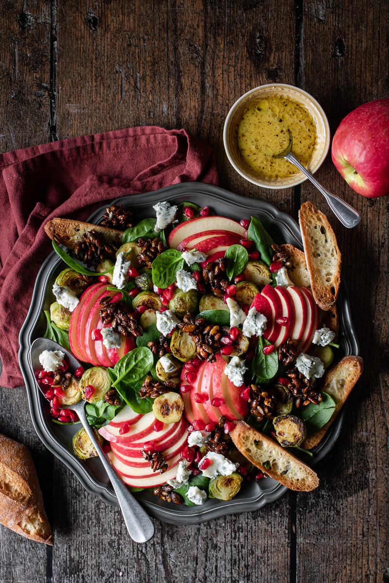 Insalata di melograno, cavoletti e mela