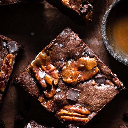 brownies al miso e caramello salato con noci pecan