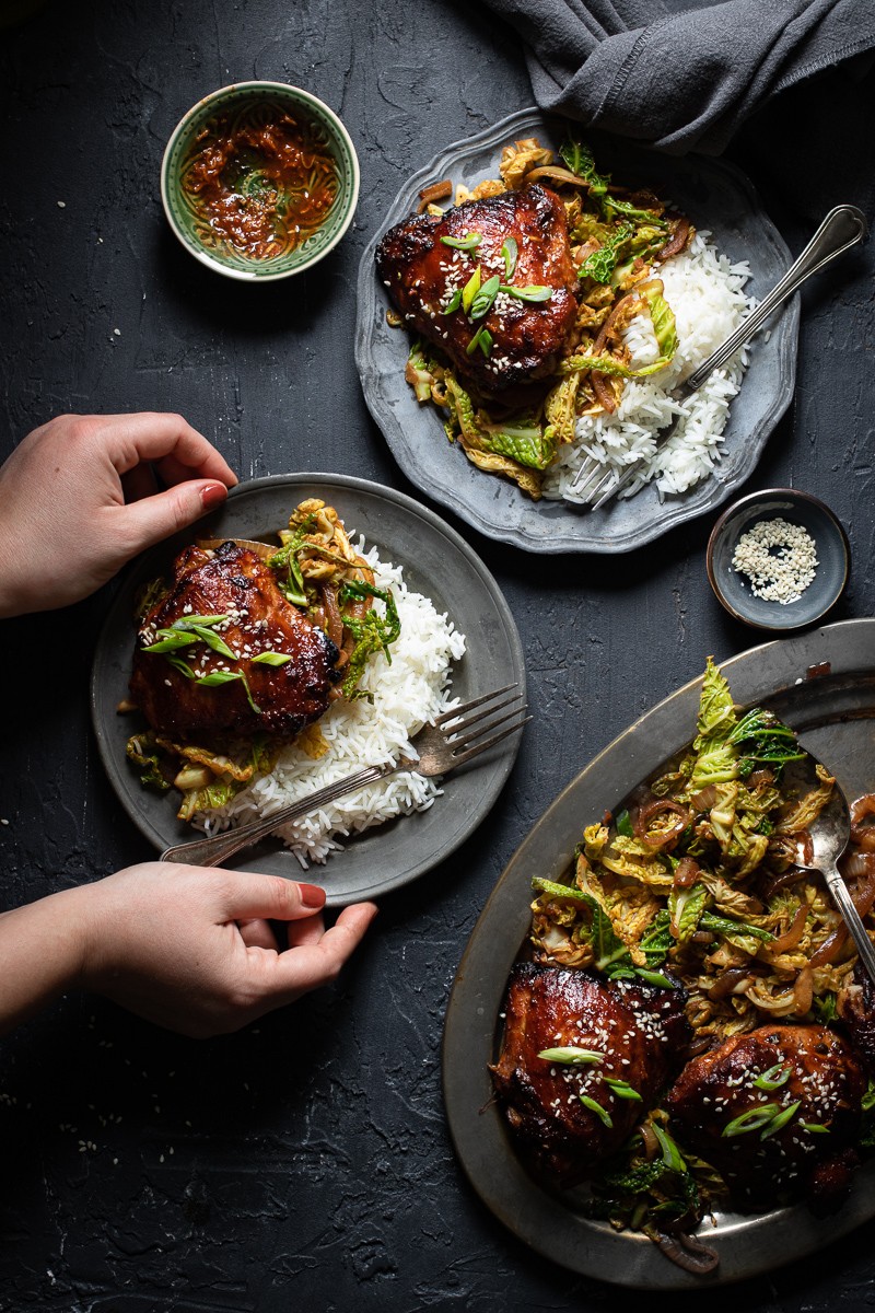 sovracosce di pollo glassate al miso con verza brasata e riso basmati