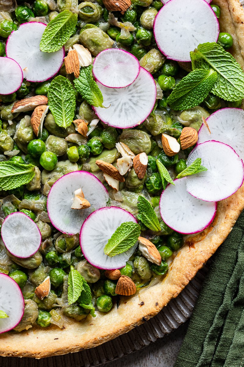 torta salata senza uova ai piselli e fave