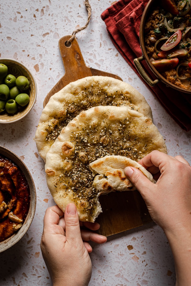 meze focaccine allo zaatar manoushe