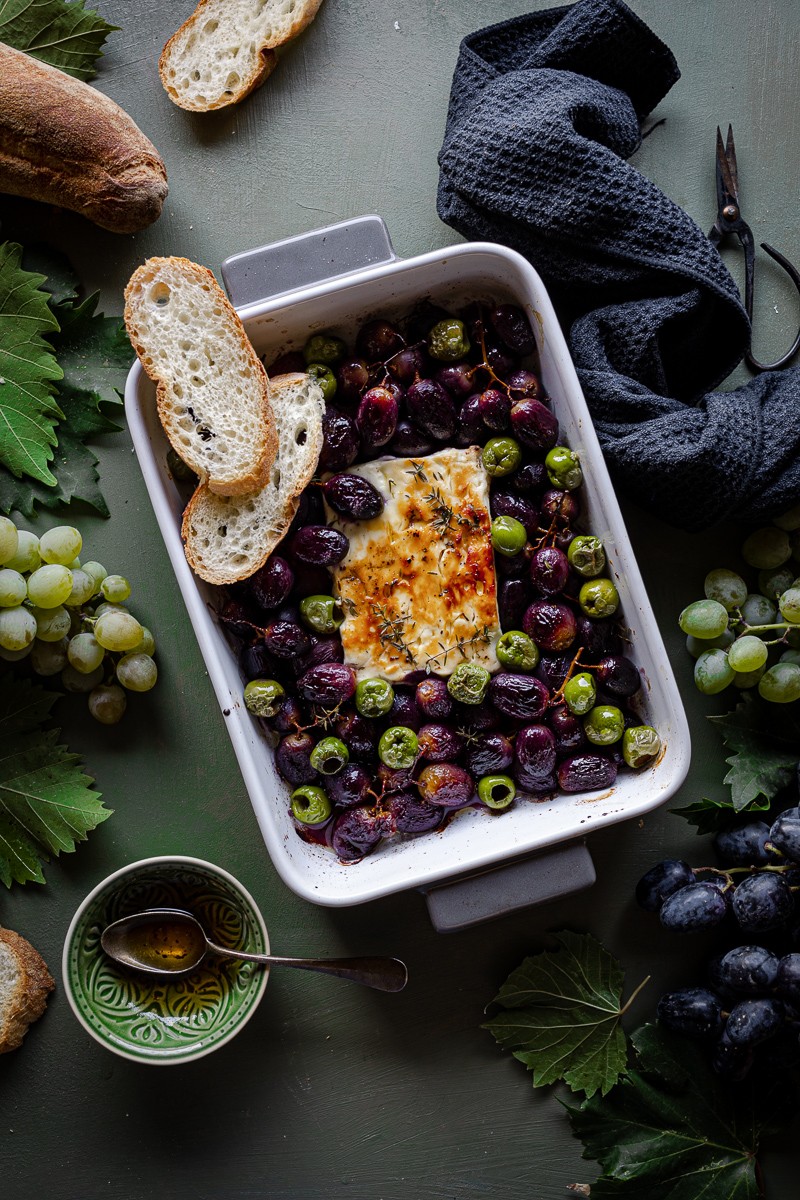 uva arrosto con feta e olive