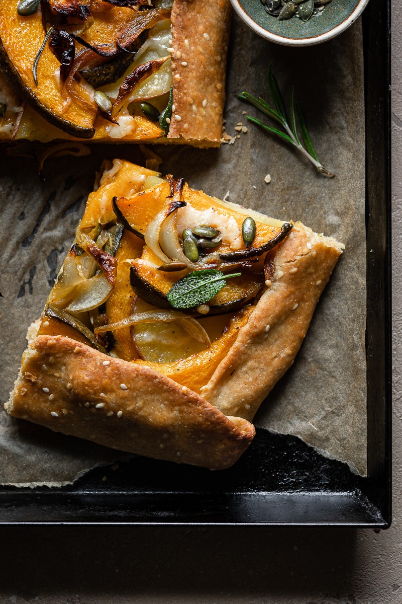 galette alla zucca, miso e cheddar