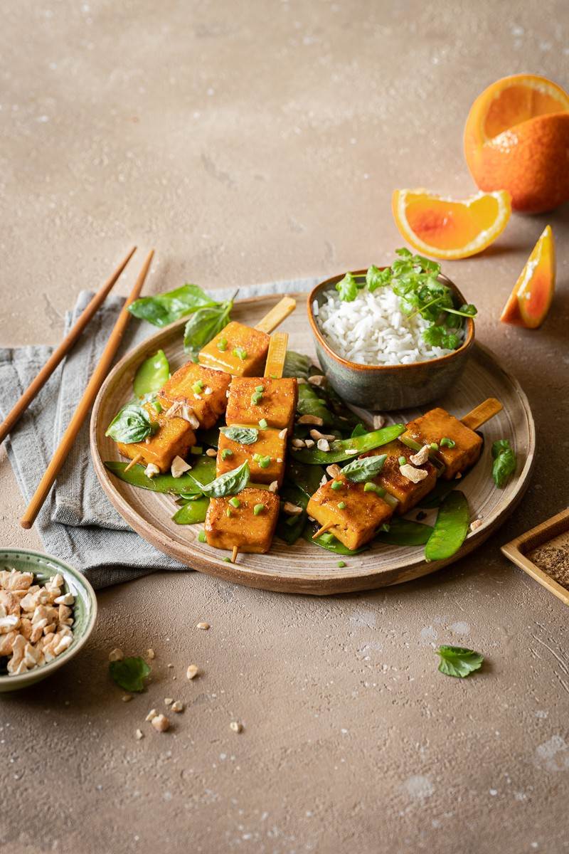 ricette gustose con il tofu: spiedini di tofu all'arancia