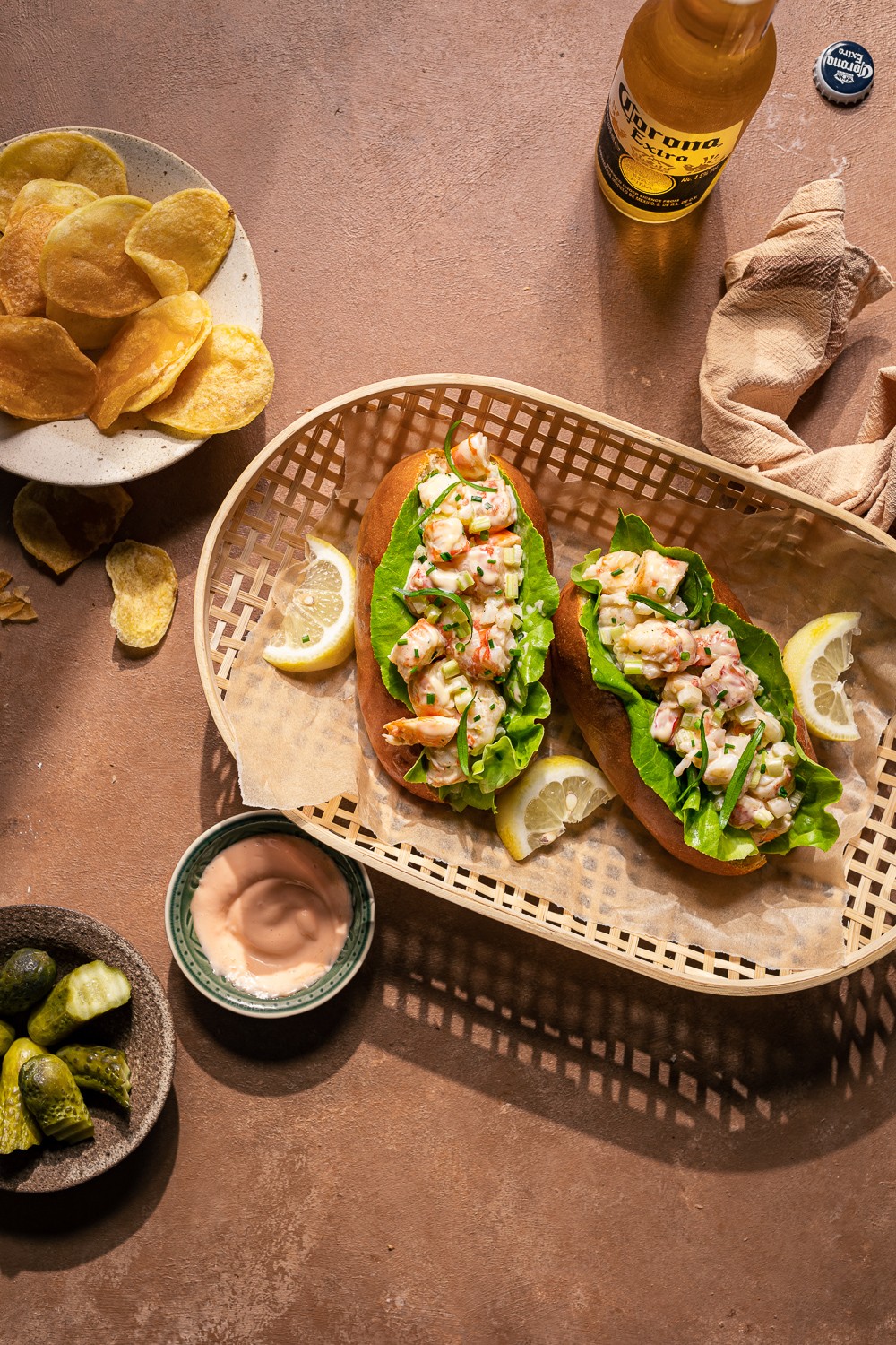 come preparare un perfetto shrimp roll, l'alternativa più economica del lobster roll