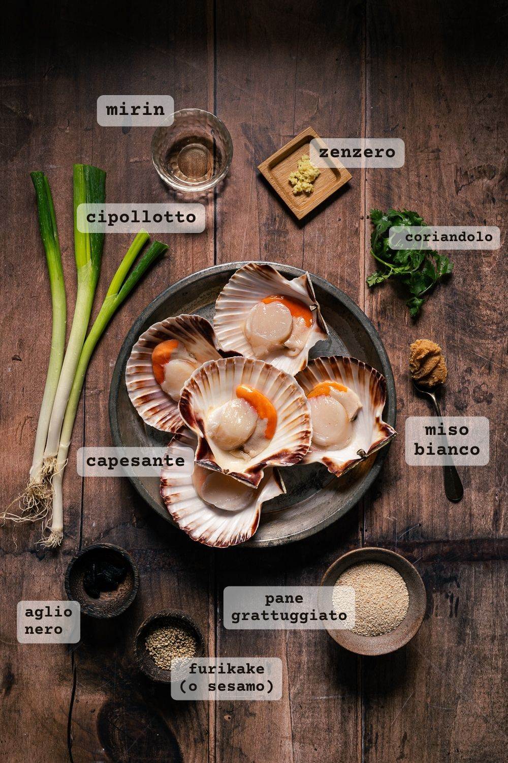 Capesante per Natale gratinate con miso e aglio nero ingredienti