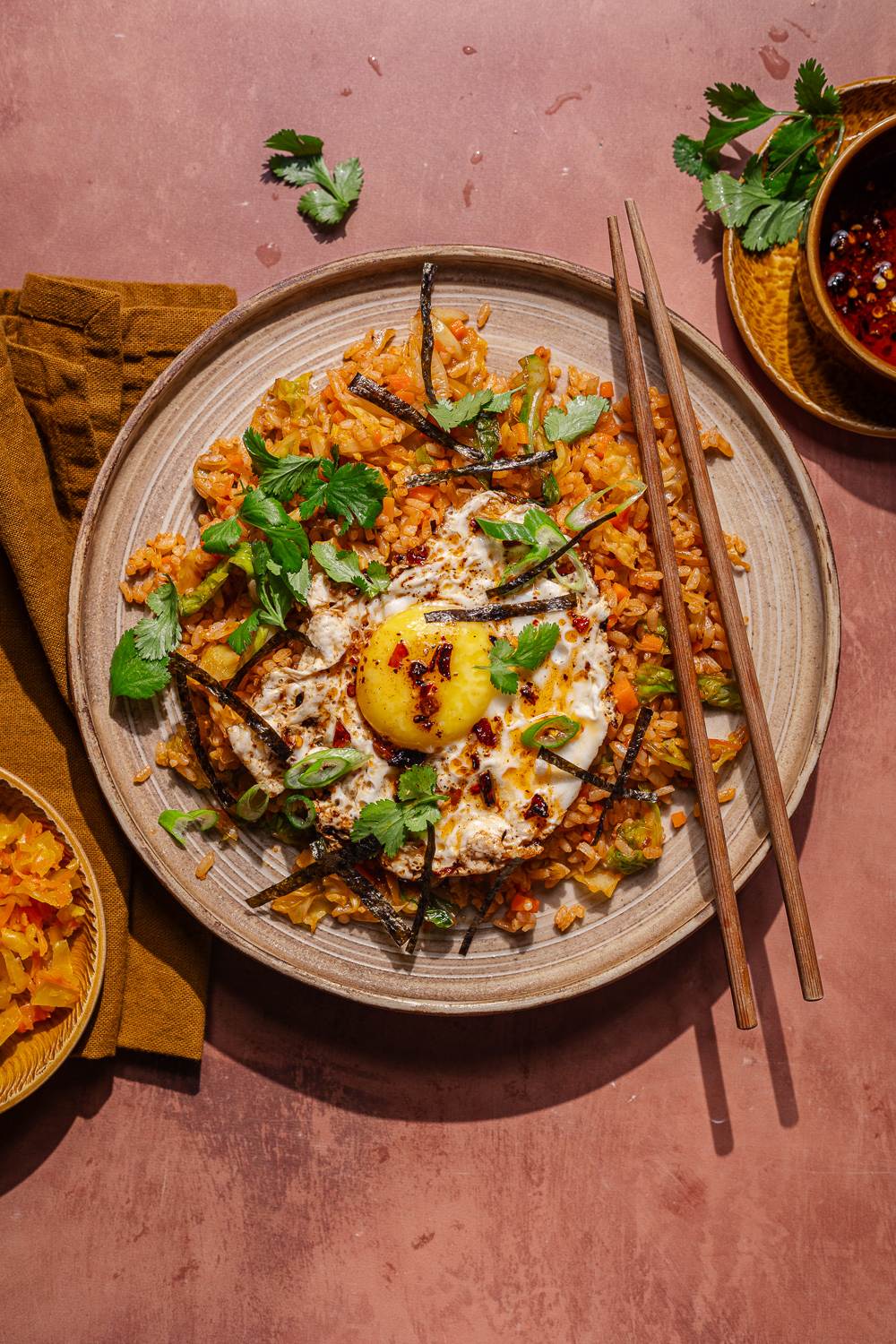 fried rice con uova kimchi e gochujang