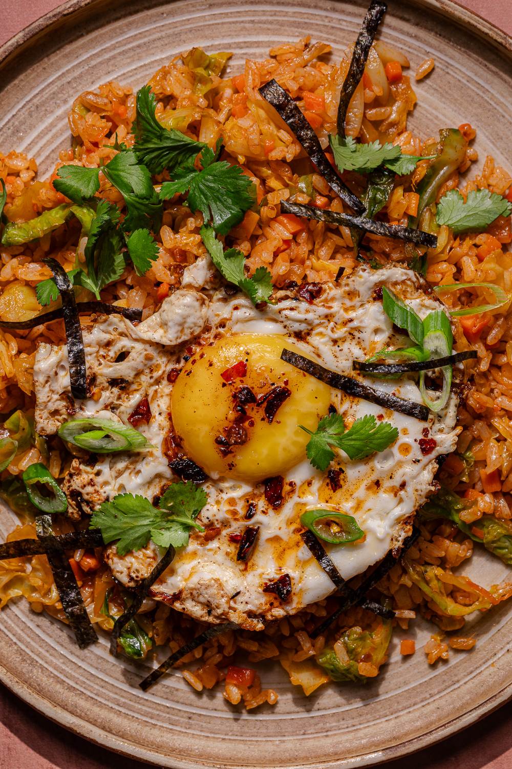 fried rice con uova kimchi e gochujang