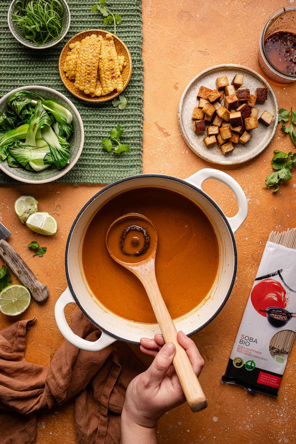 zuppa di soba piccante vegana