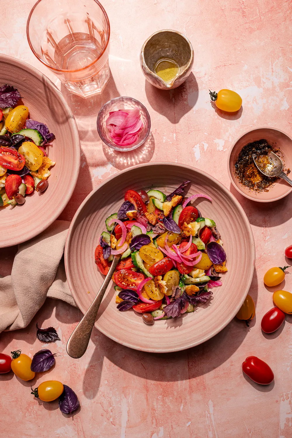 insalata di pomodorini cetrioli e halloumi