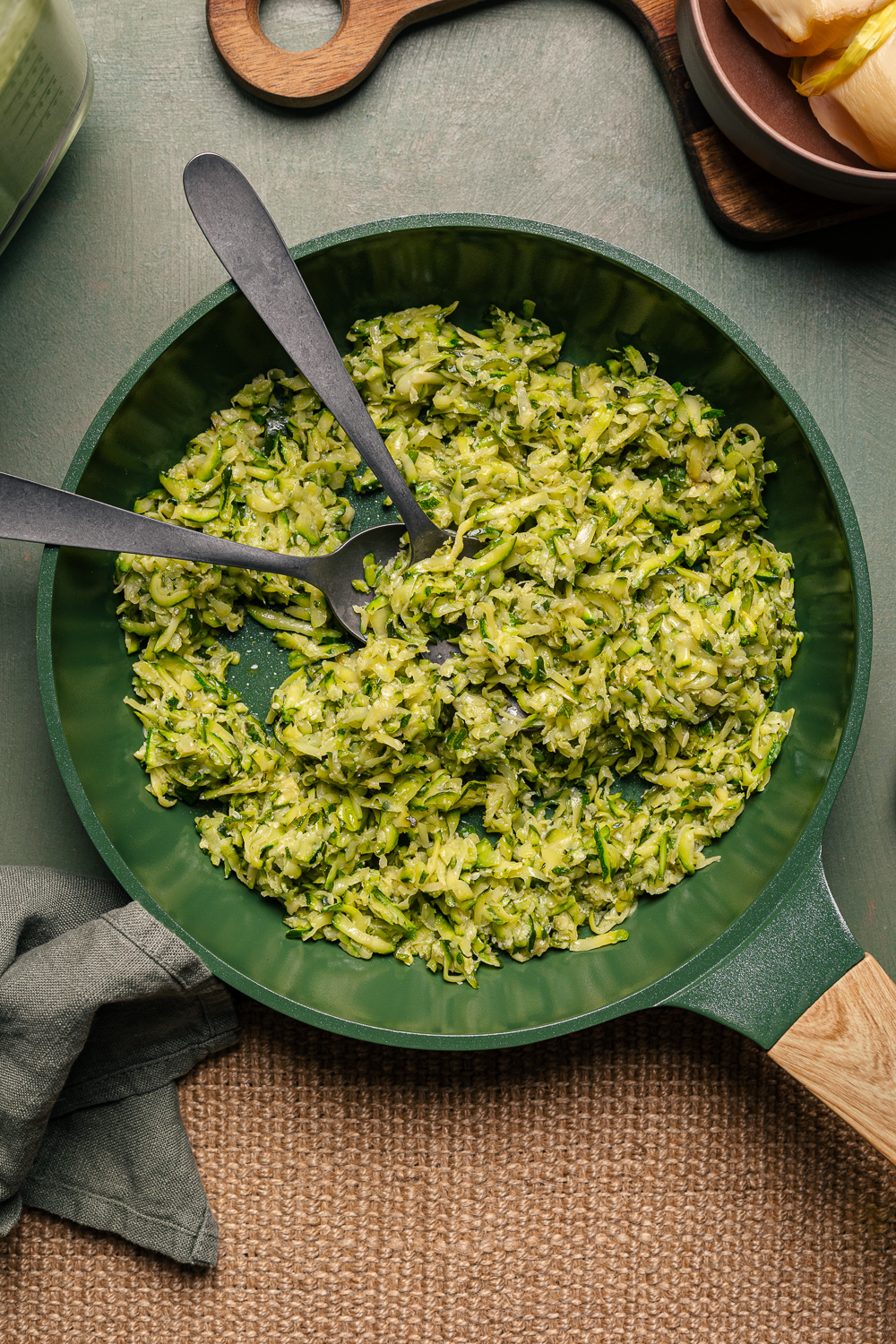 zucchine cotte per le lasagne vegetariane alle zucchine con ricotta e limone fermentato e basilico