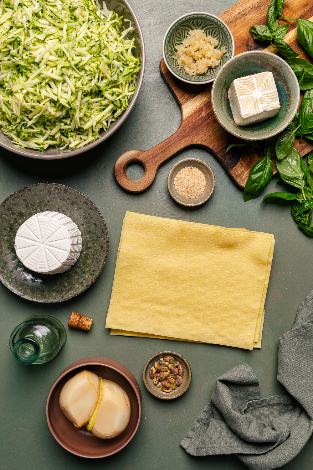 ingredienti per lasagne vegetariane alle zucchine con ricotta e limone fermentato senza besciamella